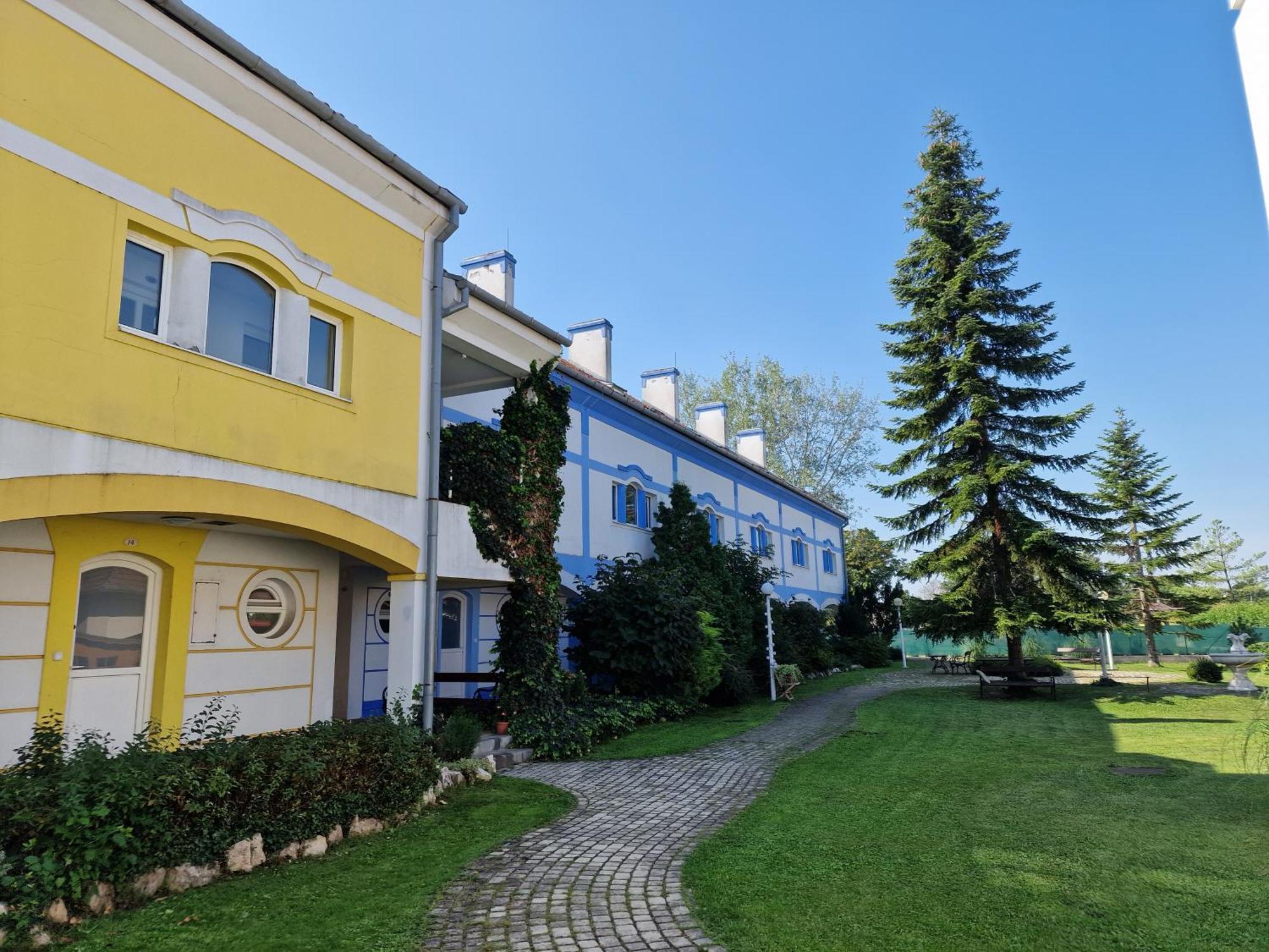 Rozina Apartman Mosonmagyaróvár 外观 照片